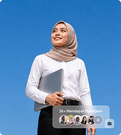 Pelamar kerja membawa laptop, siap memulai karier baru
